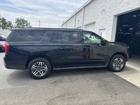 Used 2025 Chevrolet Suburban Z71 AWD/4WD image 11