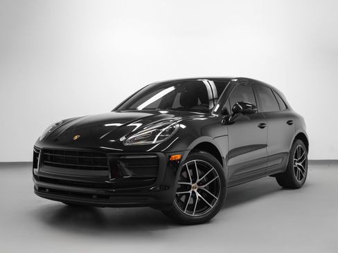 Certified 2022 Porsche Macan AWD/4WD image 6