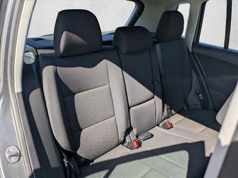 Used 2018 Volkswagen Tiguan Limited w/ Alloy Wheels Package image 15