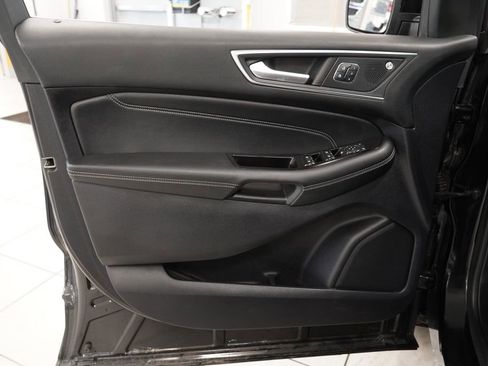Used 2019 Ford Edge Titanium w/ Cold Weather Package AWD/4WD image 18