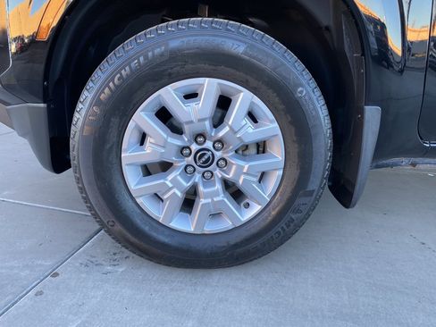 Used 2022 Nissan Frontier SV image 9