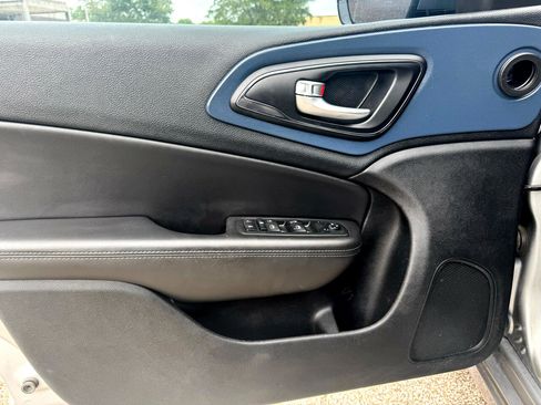 Used 2015 Chrysler 200 S image 18