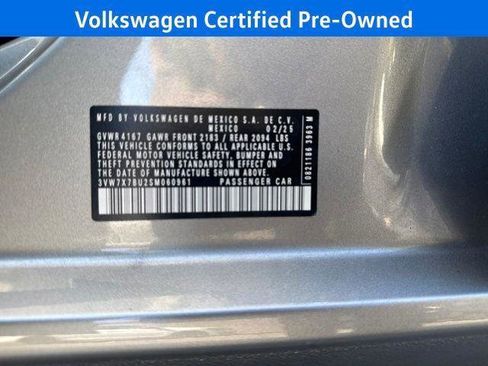 Certified 2025 Volkswagen Jetta SE w/ Sunroof Package image 34