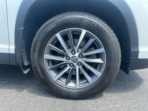Used 2019 Toyota Highlander XLE AWD/4WD image 26