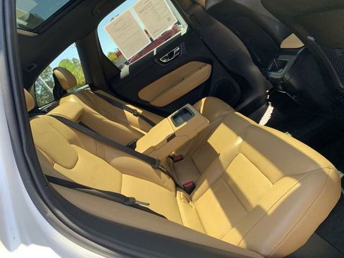 Used 2018 Volvo XC60 T6 Momentum w/ Convenience Package AWD/4WD image 12