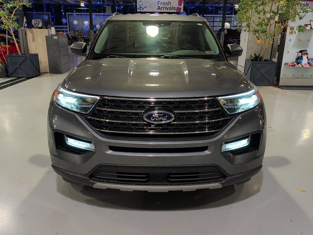 Used 2023 Ford Explorer XLT w/ Equipment Group 202A AWD/4WD image 3