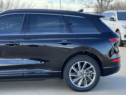 New 2025 Lincoln Corsair Grand Touring image 6