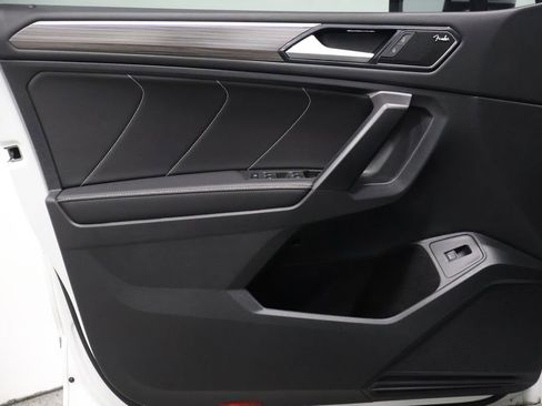 Used 2024 Volkswagen Tiguan SEL R-Line image 12