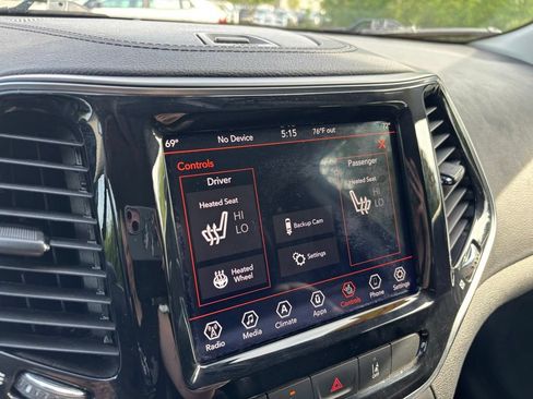 Used 2019 Jeep Cherokee Limited w/ Technology Group AWD/4WD image 32