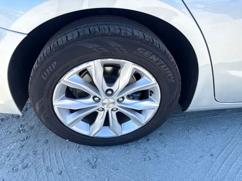 Used 2022 Chevrolet Malibu LT FWD image 17