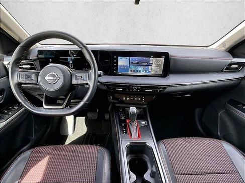 Used 2025 Nissan Kicks SR FWD image 16