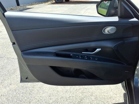 Used 2024 Hyundai Elantra Limited FWD image 11