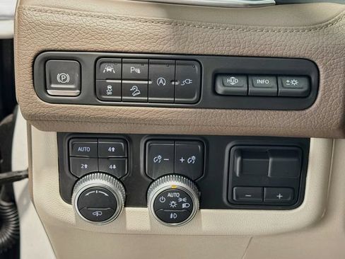 Certified 2021 GMC Yukon XL Denali w/ Denali Ultimate Package AWD/4WD image 9