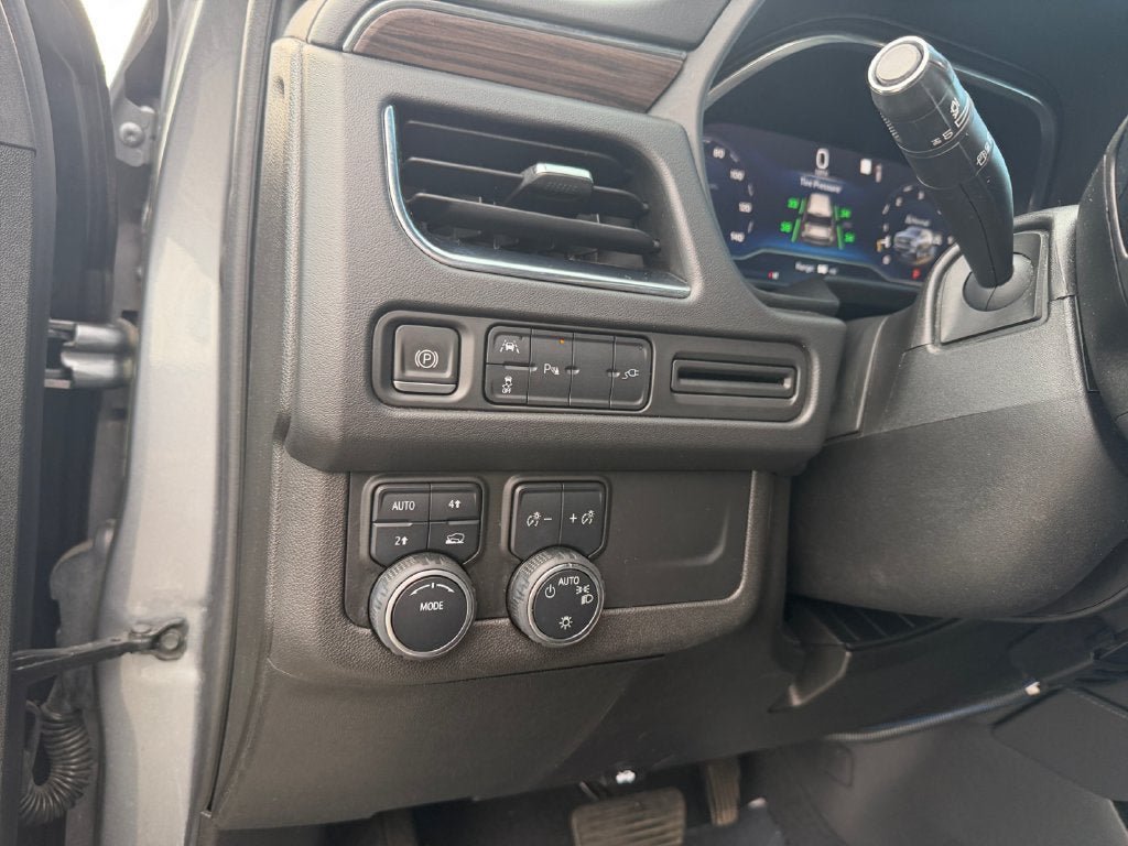 Used 2022 Chevrolet Suburban LT AWD/4WD image 19