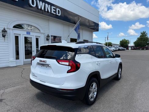 Certified 2024 GMC Terrain SLE w/ Driver Convenience Package FWD image 5