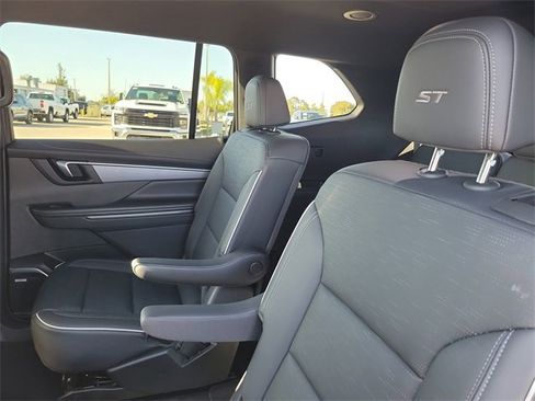 Used 2025 Buick Enclave Sport Touring image 9