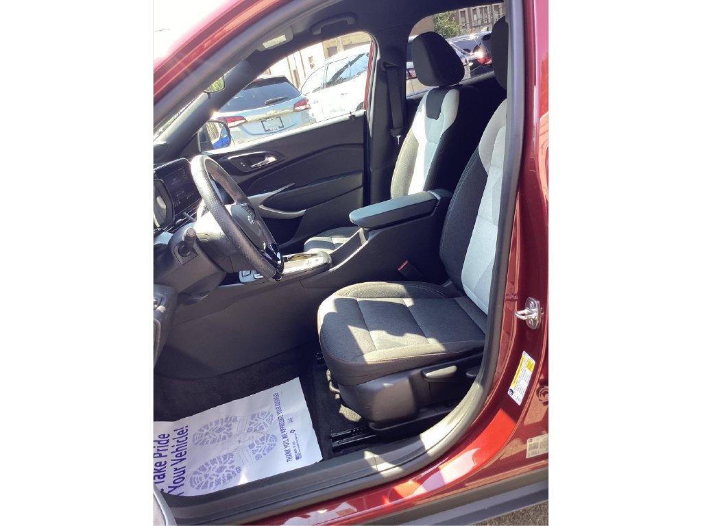 Used 2024 Chevrolet Trax RS FWD image 9