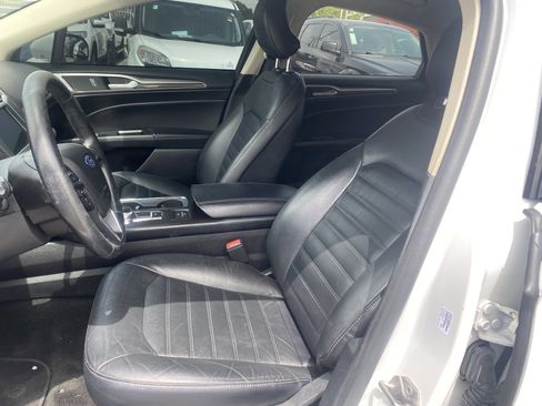 Used 2018 Ford Fusion SE w/ Equipment Group 602A FWD image 13
