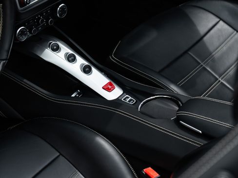 Used 2018 Ferrari California T RWD image 23