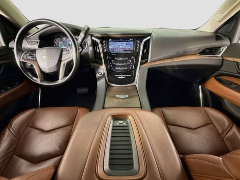 Used 2020 Cadillac Escalade Luxury RWD image 9