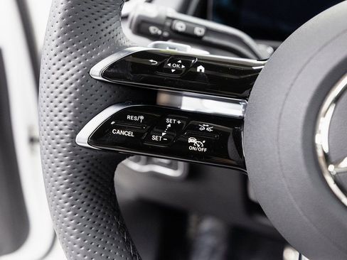 Used 2024 Mercedes-Benz EQB 350 4MATIC SUV image 10