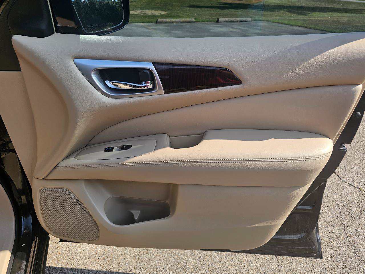 Used 2014 Nissan Pathfinder Platinum w/ Platinum Premium Package FWD image 15