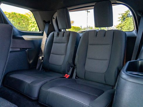 Used 2017 Ford Explorer XLT FWD image 16