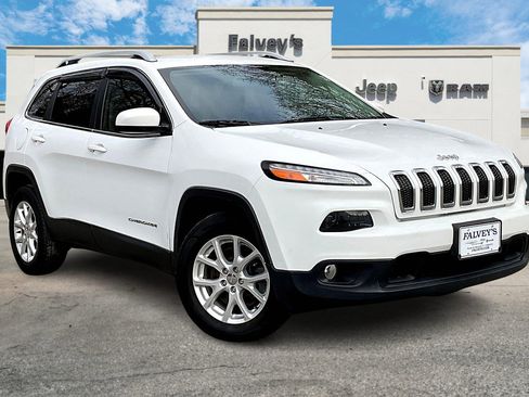 Used 2016 Jeep Cherokee Latitude w/ Cold Weather Group image 11