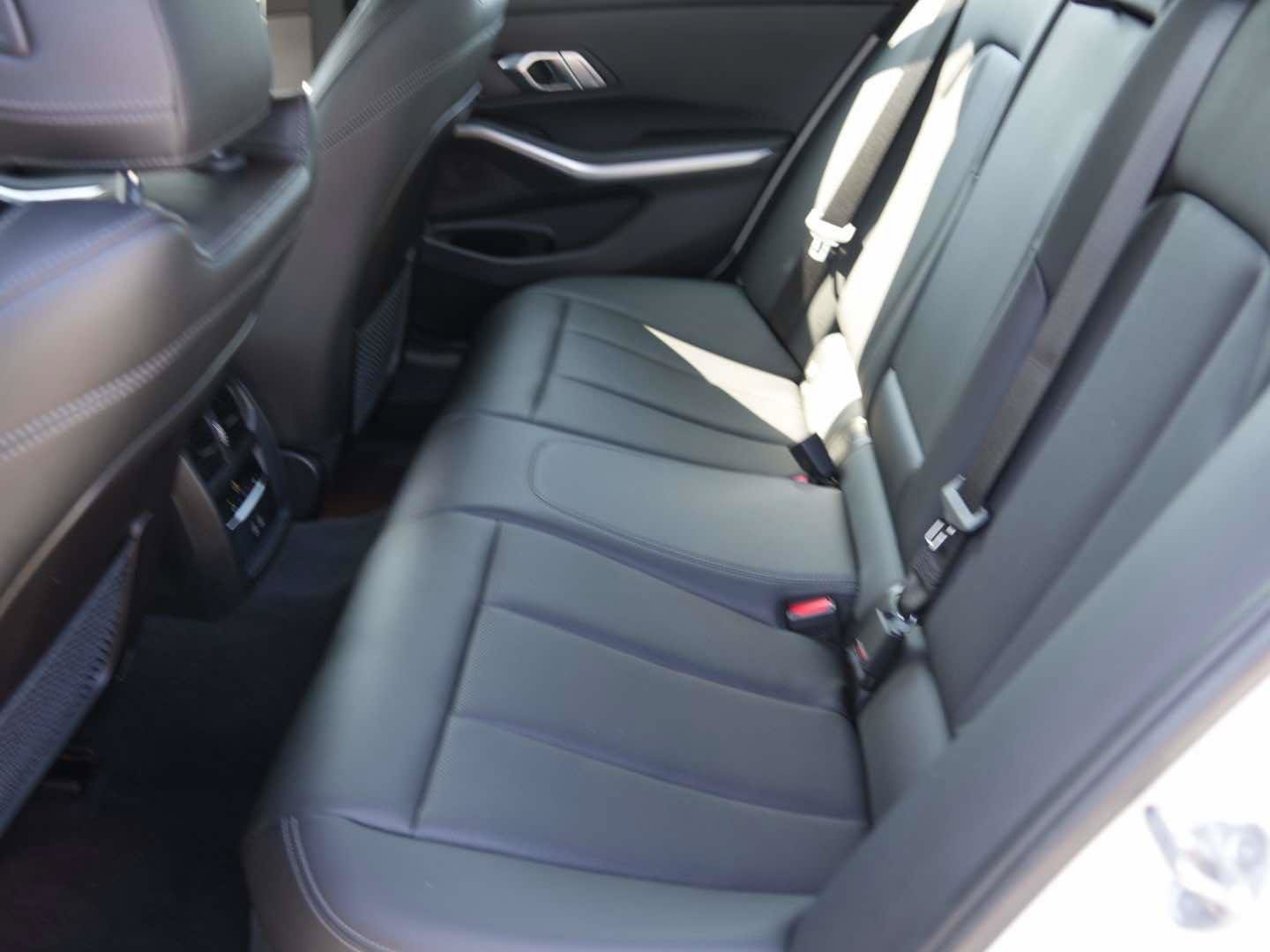 Used 2023 BMW 330i Sedan w/ M Sport Package RWD image 10