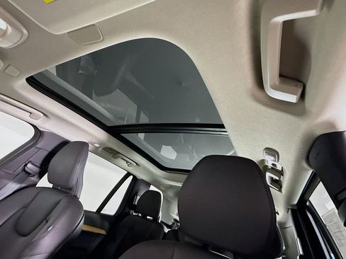 Certified 2025 Volvo XC90 B6 Core image 22