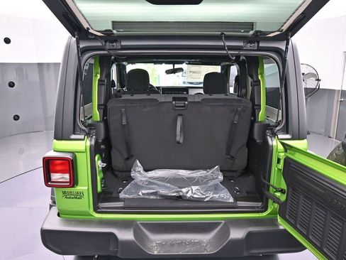 Used 2025 Jeep Wrangler Sport image 29