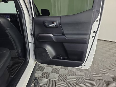 Used 2022 Toyota Tacoma TRD Sport w/ TRD Premium Sport Package image 32