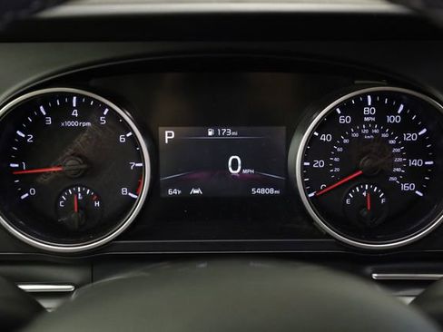 Used 2024 Kia Carnival LX image 19