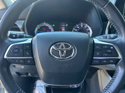 Used 2021 Toyota Highlander LE AWD/4WD image 37