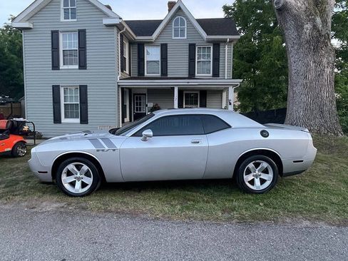 Used 2010 Dodge Challenger R/T w/ Sound Group RWD image 4