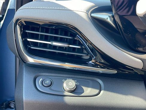 New 2025 Buick Envista Avenir image 25