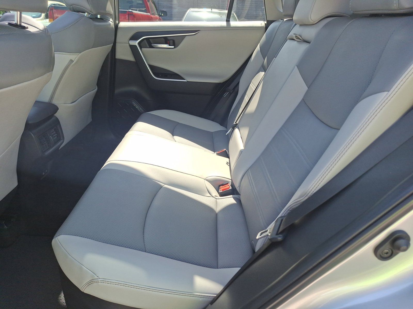 Used 2023 Toyota RAV4 Limited AWD/4WD image 31