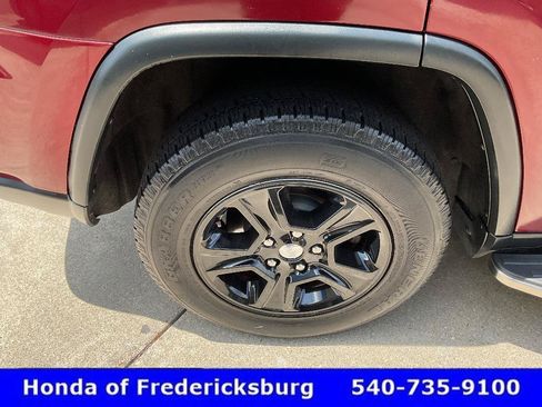 Used 2016 Jeep Grand Cherokee Laredo AWD/4WD image 11