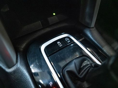 Certified 2025 Toyota Corolla Cross LE image 28