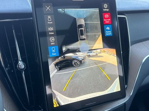 New 2026 Volvo XC60 B5 Plus w/ Climate Package PRO AWD/4WD image 22