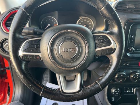 Used 2017 Jeep Renegade Trailhawk w/ Premium Trailhawk Package image 38