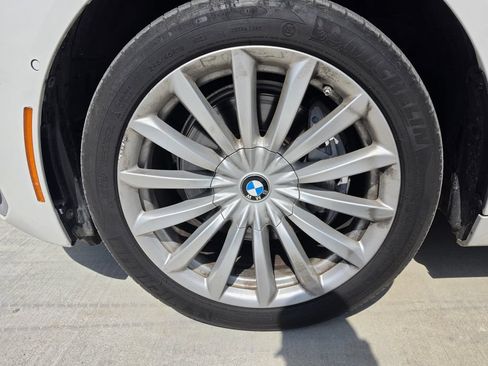 Used 2022 BMW 740i w/ Premium Package RWD image 8