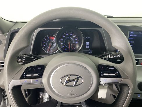 Used 2021 Hyundai Elantra SE FWD image 20