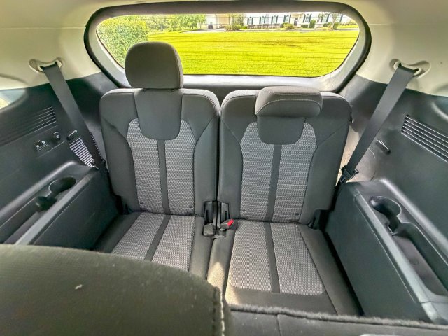 Used 2022 Kia Sorento LX FWD image 17