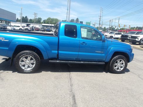 Used 2011 Toyota Tacoma 4x4 Access Cab V6 w/ TRD Sport Pkg image 8