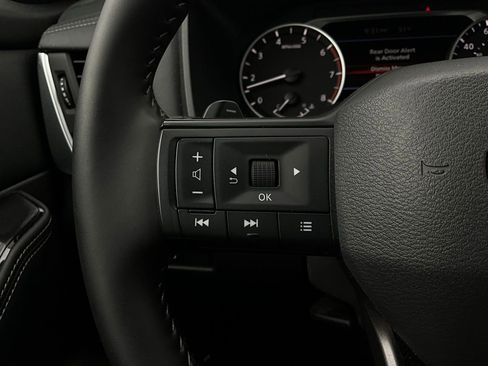 Used 2025 Nissan Rogue SV image 33