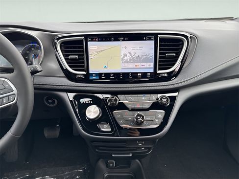 New 2026 Chrysler Pacifica Select image 17