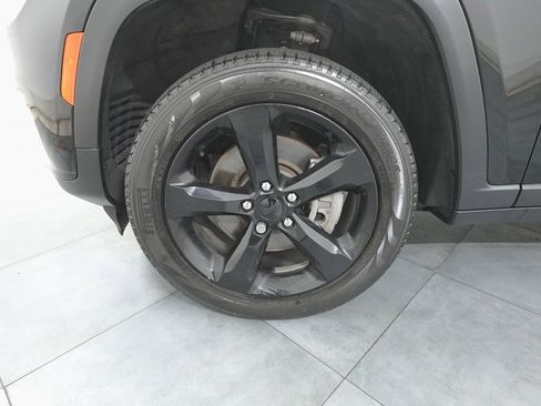 Used 2022 Jeep Grand Cherokee L Laredo image 27