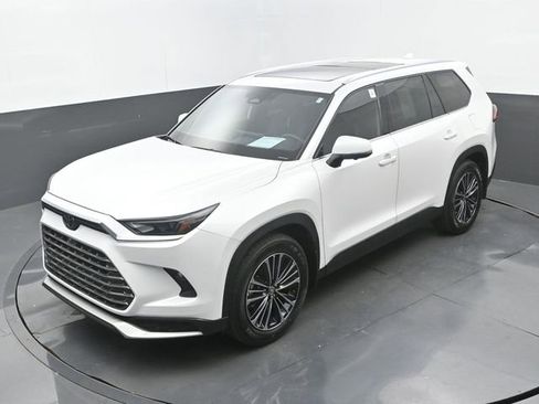 Used 2024 Toyota Grand Highlander AWD Hybrid image 34