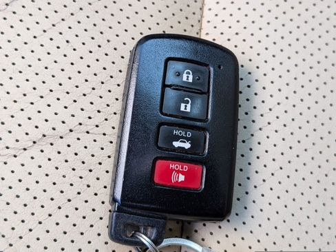 Used 2013 Toyota Avalon Limited image 29